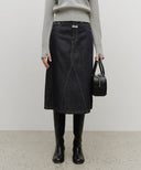 CLASSIC LOGO SQUARE MEDIUM TOTE BAG IN BLACK image 5