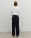 M LOW-WAIST TUCK WIDE DENIM PANTS IN DARK BLUE image 6