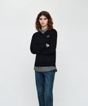 W MICRO CLASSIC LOGO V-NECK KNIT IN BLACK