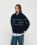 HIGH NECK PATTERN FLEECE JACKET IN NAVY