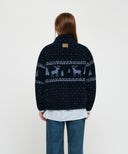 HIGH NECK PATTERN FLEECE JACKET IN NAVY