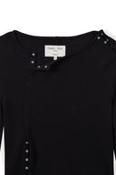 SNAP DETAIL SLIM TOP IN BLACK image 4