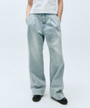 W LOW-WAIST TUCK WIDE DENIM PANTS IN LIGHT BLUE image 8